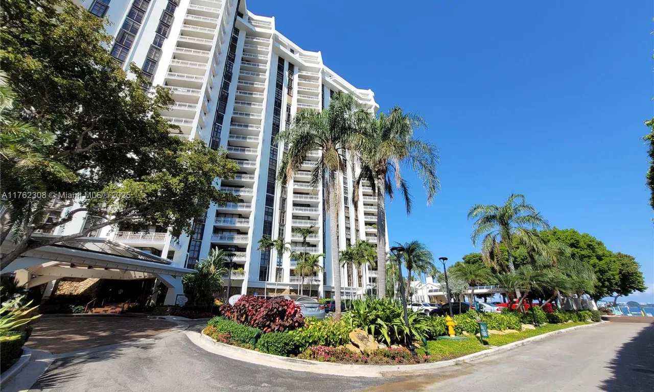 4000 Towerside Ter # 302, Miami FL 33138