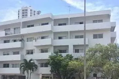 4101 Indian Creek Dr # 301, Miami Beach FL 33140