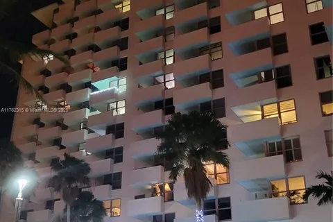 2899 Collins Ave # 606, Miami Beach FL 33140