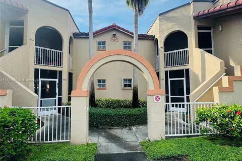 8630 SW 3rd St # 204, Pembroke Pines FL 33025