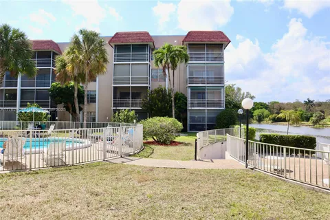 3776 Inverrary Blvd # 301R, Lauderhill FL 33319