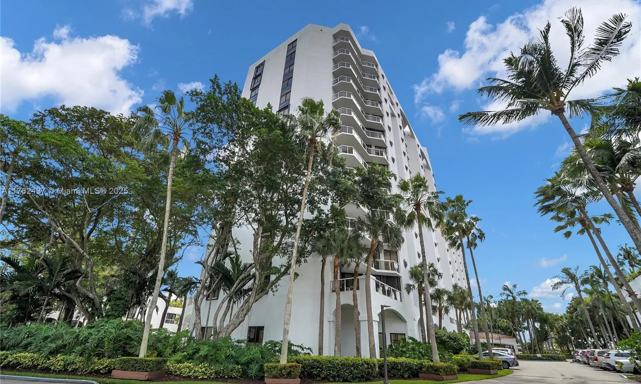 3610 Yacht Club Dr # 1014, Aventura FL 33180