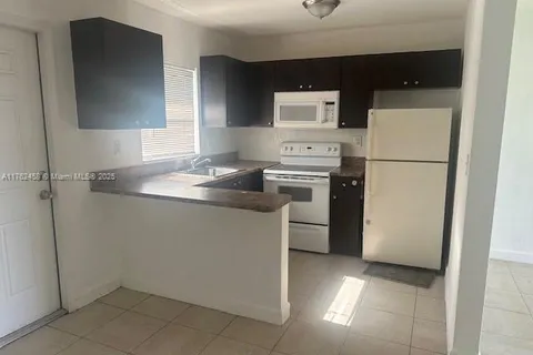 7571 Venetian St # B, Miramar FL 33023