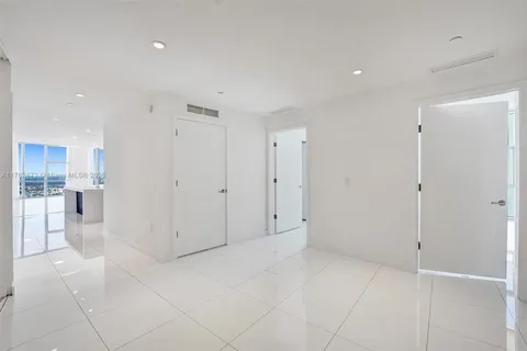 851 NE 1st Ave # 4301, Miami FL 33132