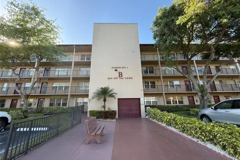 850 SW 133rd Ter # 213B, Pembroke Pines FL 33027