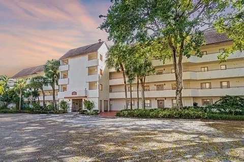 12524 Shoreline Dr # 104, Wellington FL 33414