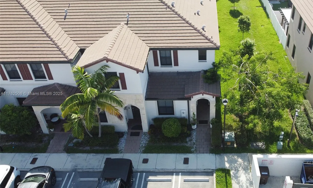 10587 W 33rd Ct # 10587, Hialeah FL 33018