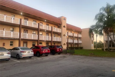 9041 Sunrise Lakes Blvd # 213, Sunrise FL 33322