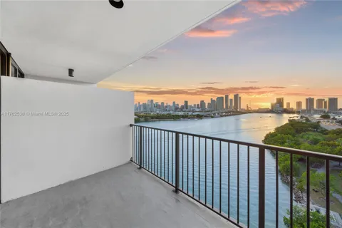 1000 Venetian Way # 810, Miami FL 33139