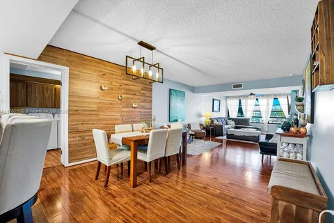 6049 Balboa Cir # 302, Boca Raton FL 33433