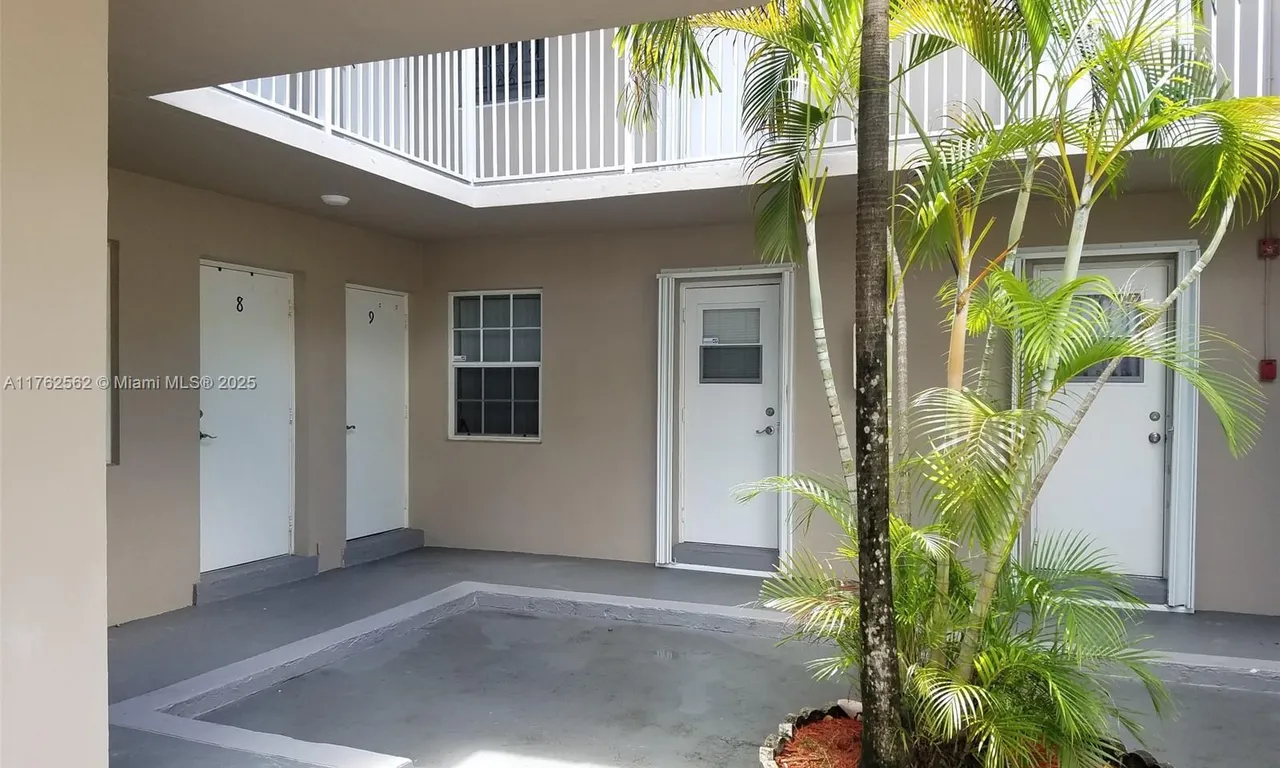 6565 Santona St # B8, Coral Gables FL 33146