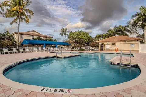 6500 Via Regina # 8, Boca Raton FL 33433