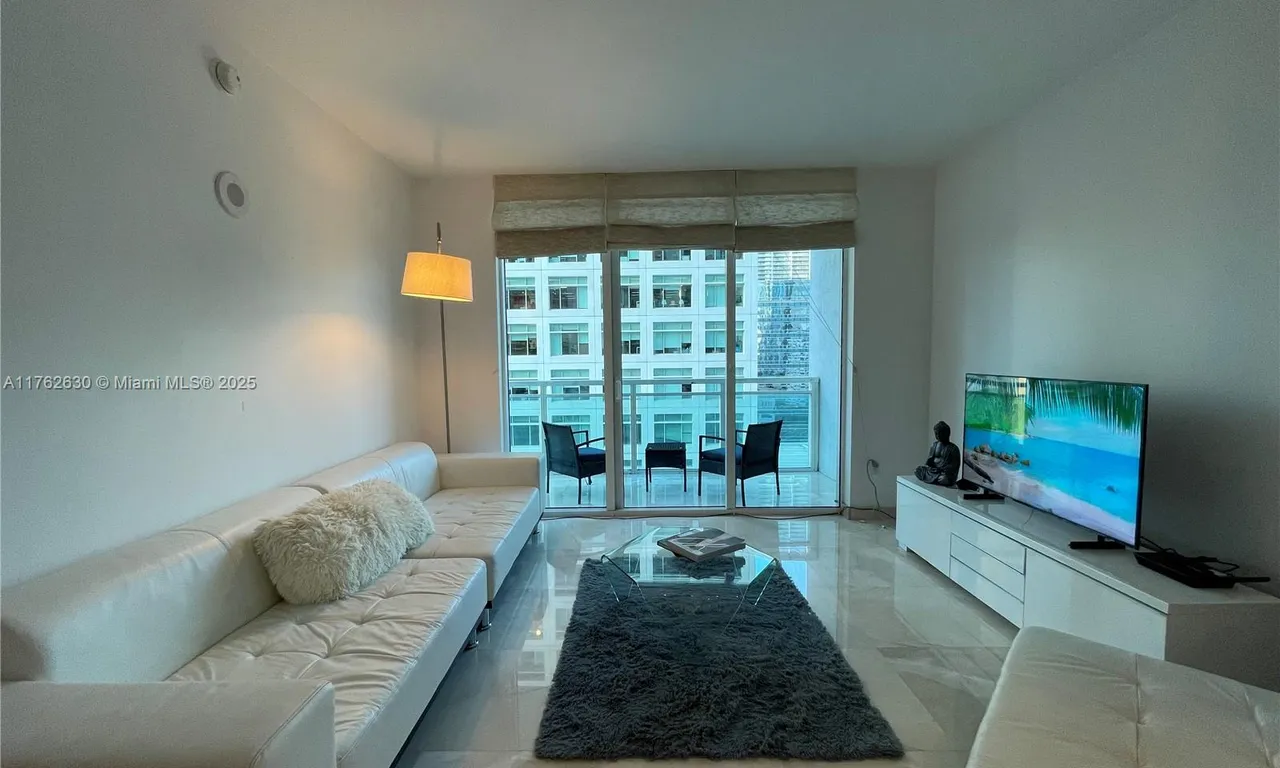 950 Brickell Bay Dr # 1402, Miami FL 33131