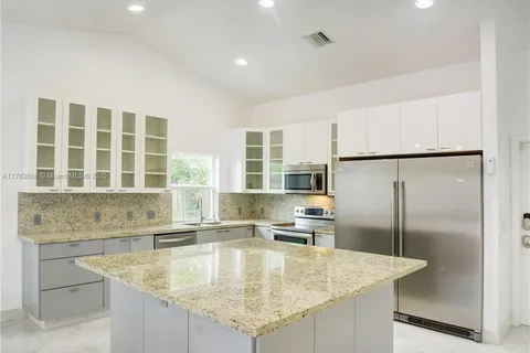 210 NE 2nd Ct, Dania Beach FL 33004