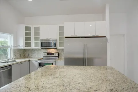 210 NE 2nd Ct, Dania Beach FL 33004
