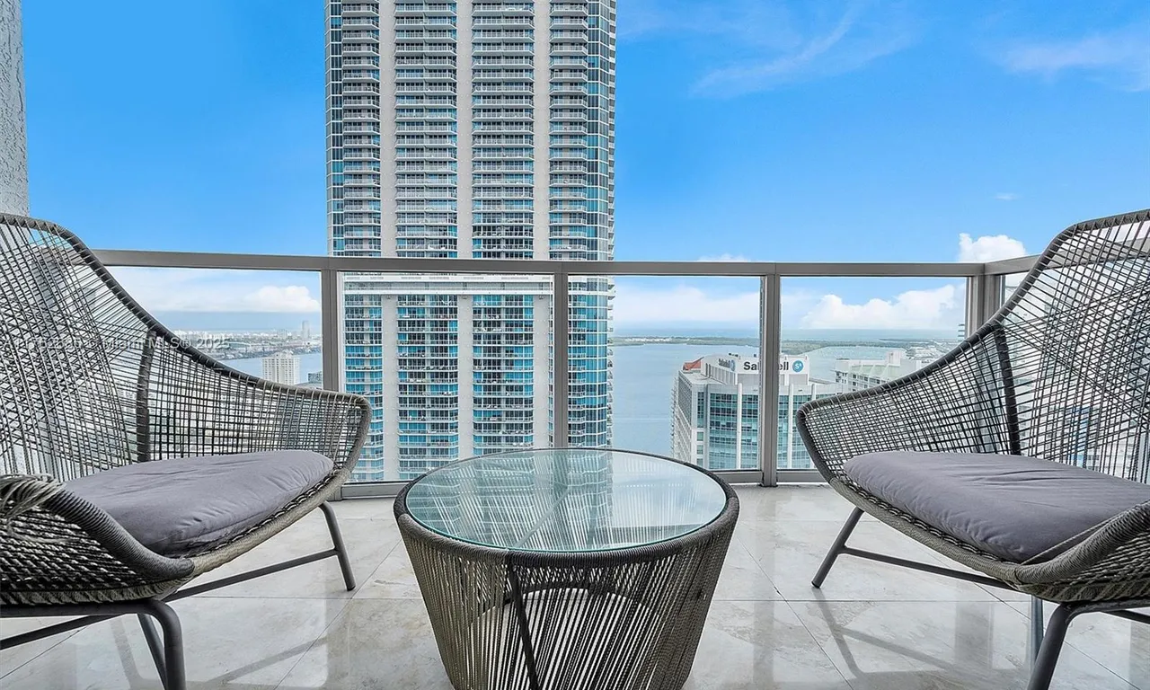 1060 Brickell Ave # 4303, Miami FL 33131