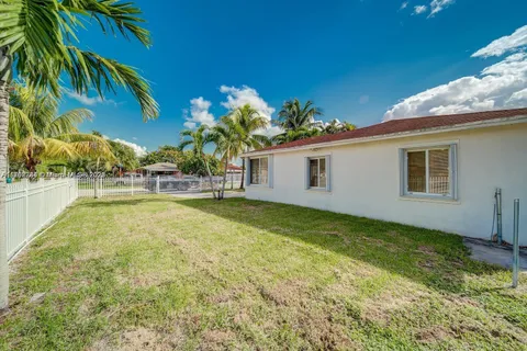 442 NW 100th St, Miami FL 33150
