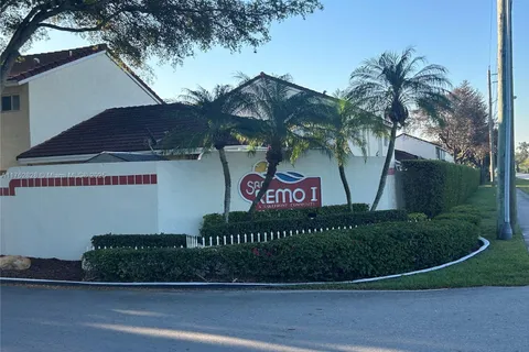 2412 San Remo Cir, Homestead FL 33035