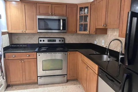 400 Kings Point Dr # 209, Sunny Isles Beach FL 33160