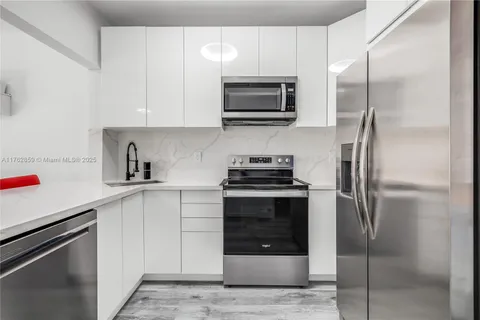 750 Pennsylvania Ave # 6, Miami Beach FL 33139