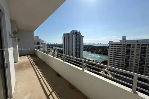 5555 Collins Ave # 17W, Miami Beach FL 33140