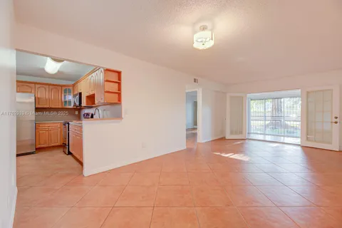 9170 Fontainebleau Blvd # 105, Miami FL 33172