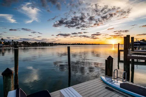 930 Stillwater Dr, Miami Beach FL 33141