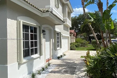 130 Palm Desert Ln, Pompano Beach FL 33069
