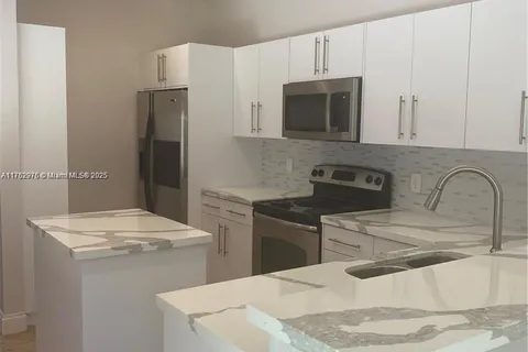 130 Palm Desert Ln, Pompano Beach FL 33069