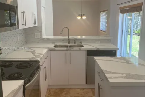 130 Palm Desert Ln, Pompano Beach FL 33069
