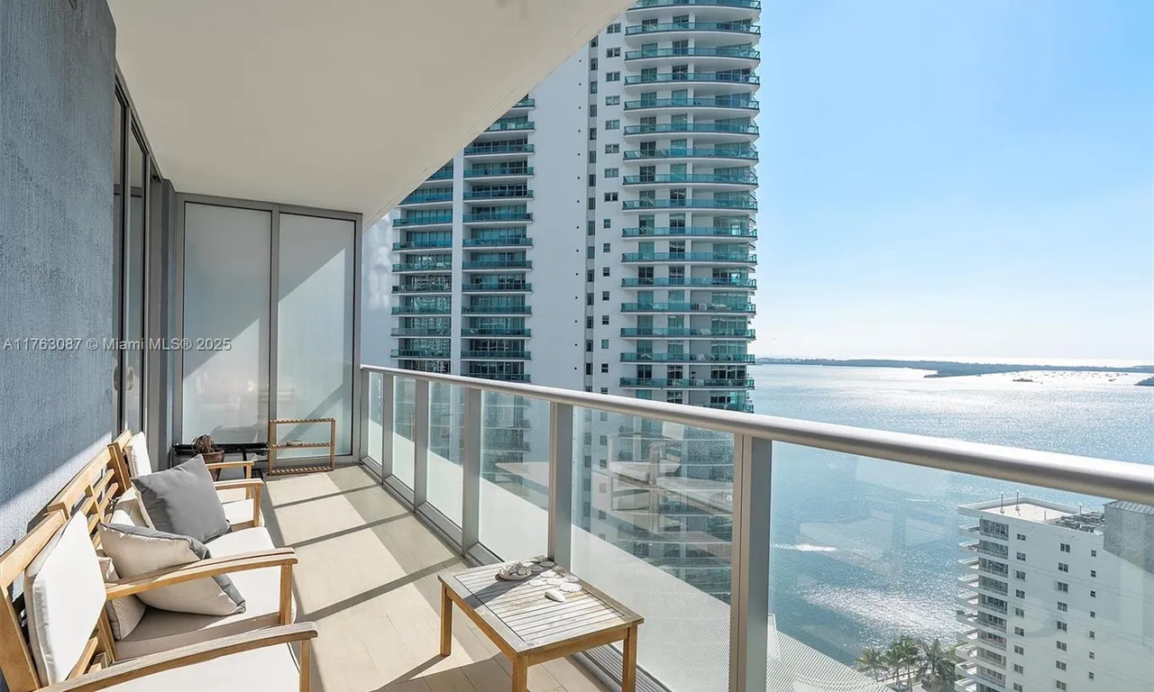 1300 Brickell Bay Dr # 2404, Miami FL 33131