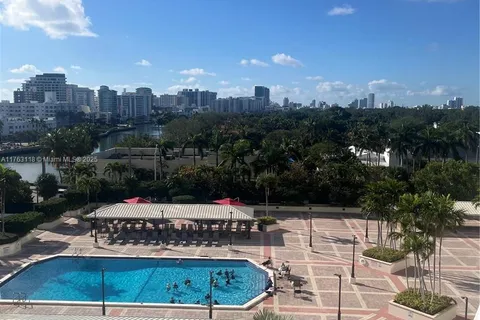 4101 Pine Tree Dr # 617, Miami Beach FL 33140