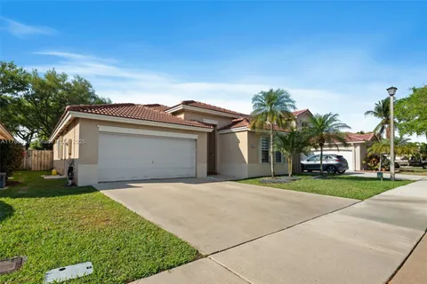 13956 S Cypress Cove Cir, Davie FL 33325