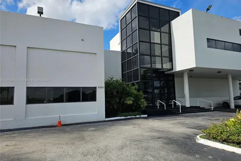 9590 NW 25th St, Doral FL 33172