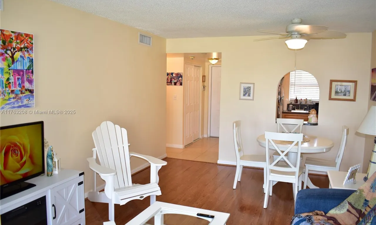 8920 Sunrise Lakes Blvd # 208, Sunrise FL 33322
