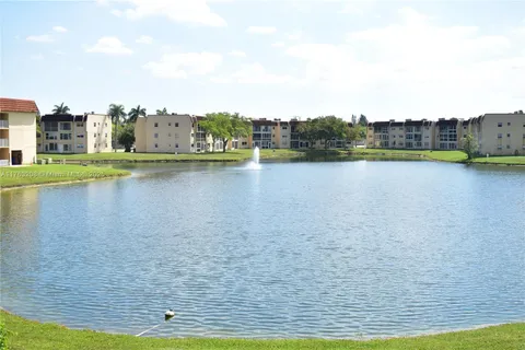 8920 Sunrise Lakes Blvd # 208, Sunrise FL 33322