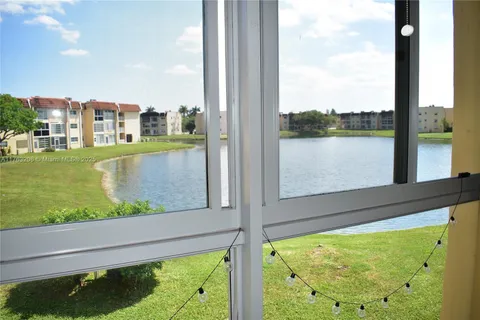 8920 Sunrise Lakes Blvd # 208, Sunrise FL 33322