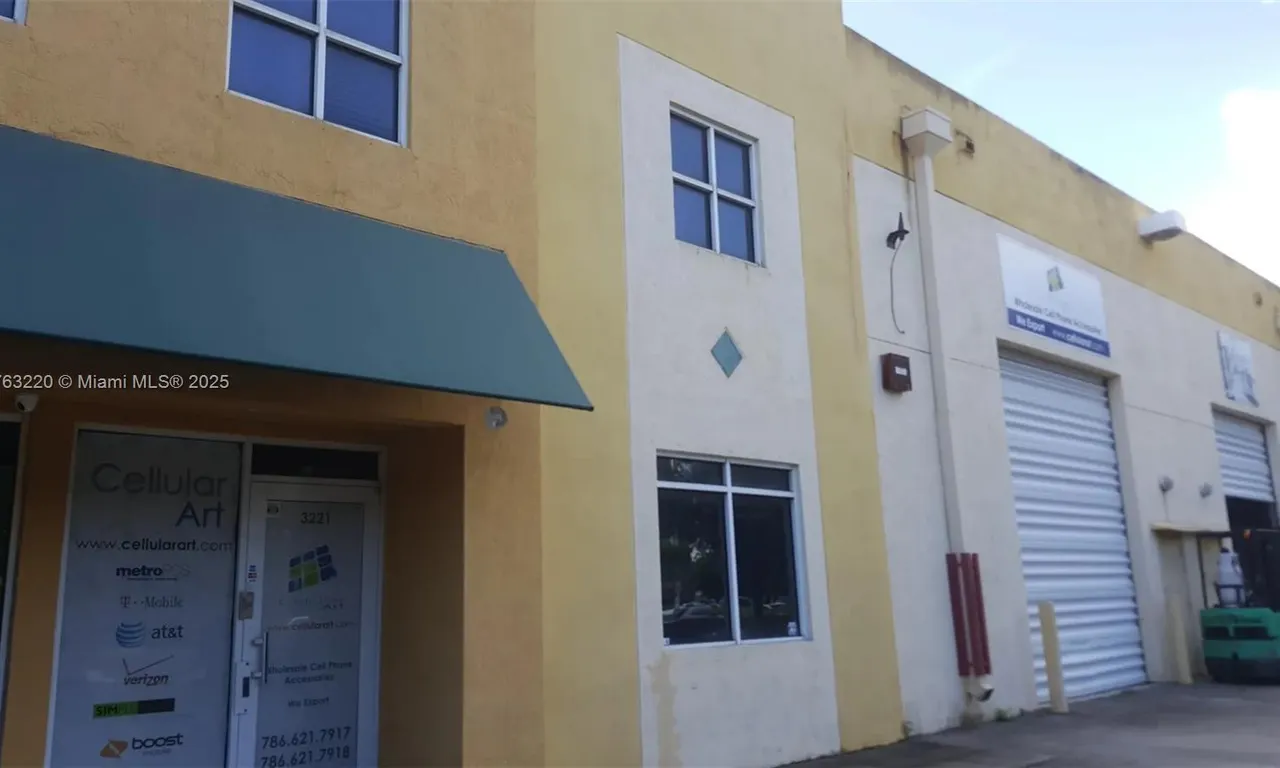 3221 NW 82 Avenue, Doral FL 33122