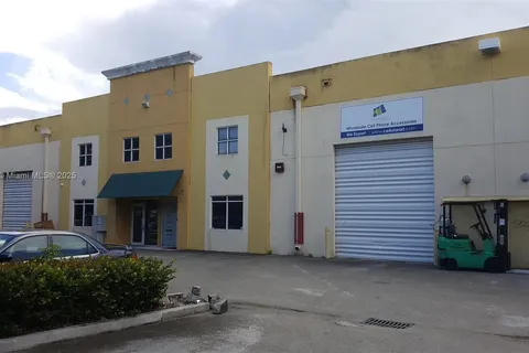 3221 NW 82 Avenue, Doral FL 33122
