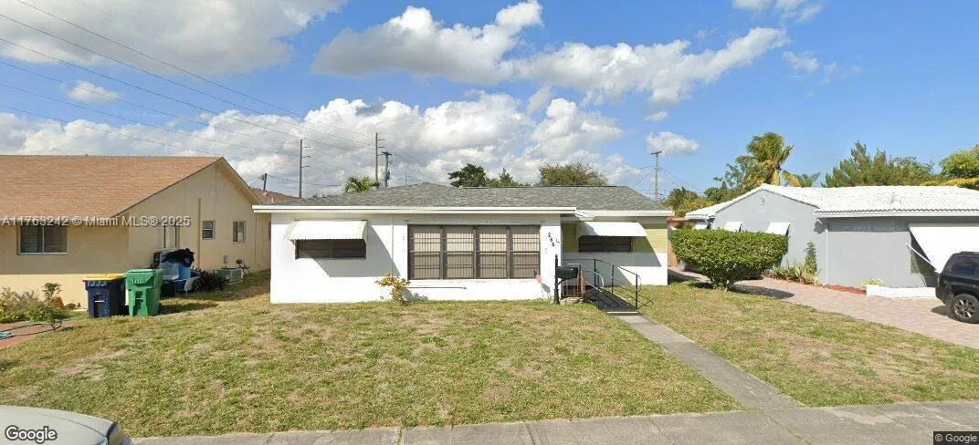266 SW 6th St, Dania Beach FL 33004