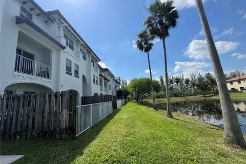 8650 NW 97 ave # 216, Doral FL 33178