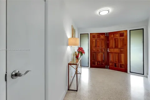 6735 SW 92nd St, Pinecrest FL 33156