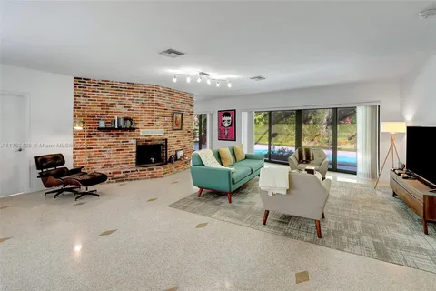 6735 SW 92nd St, Pinecrest FL 33156