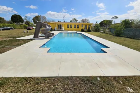 946 NW 8th St # 0, Florida City FL 33034
