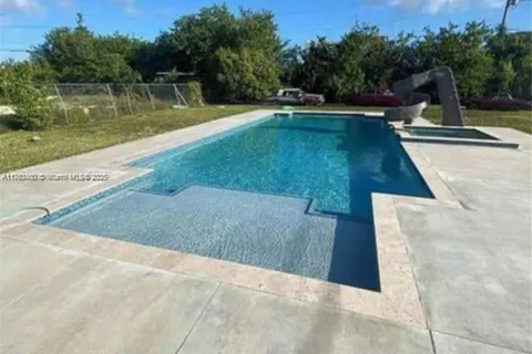 946 NW 8th St # 0, Florida City FL 33034