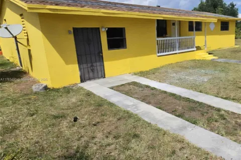 946 NW 8th St # 0, Florida City FL 33034