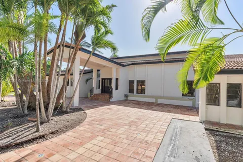 7398 SW 176th St, Palmetto Bay FL 33157