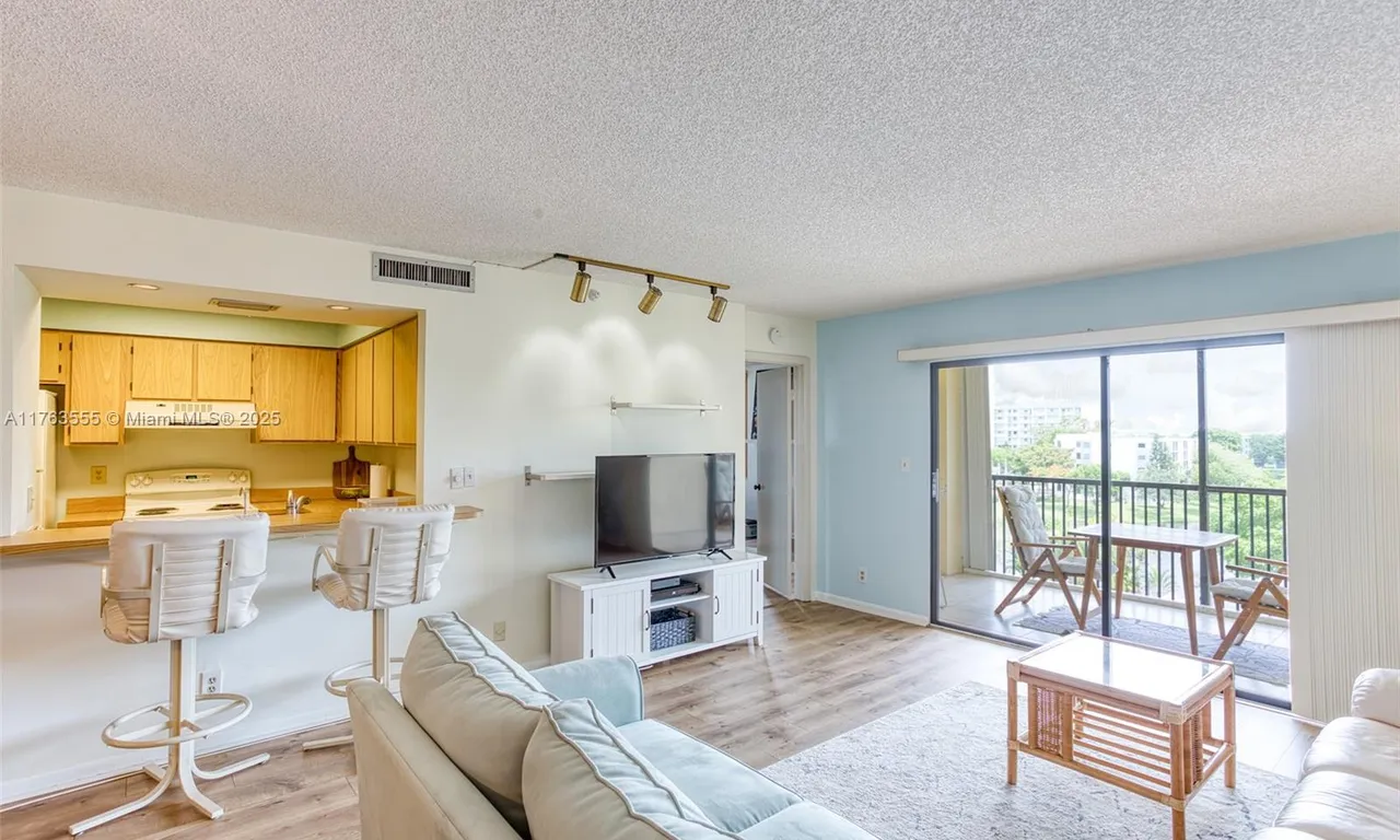 2205 S Cypress Bend Dr # 604, Pompano Beach FL 33069