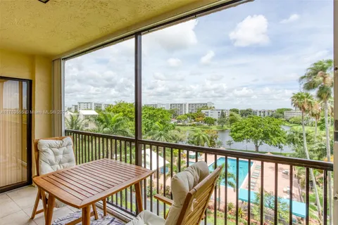 2205 S Cypress Bend Dr # 604, Pompano Beach FL 33069