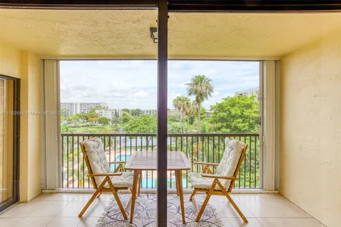 2205 S Cypress Bend Dr # 604, Pompano Beach FL 33069